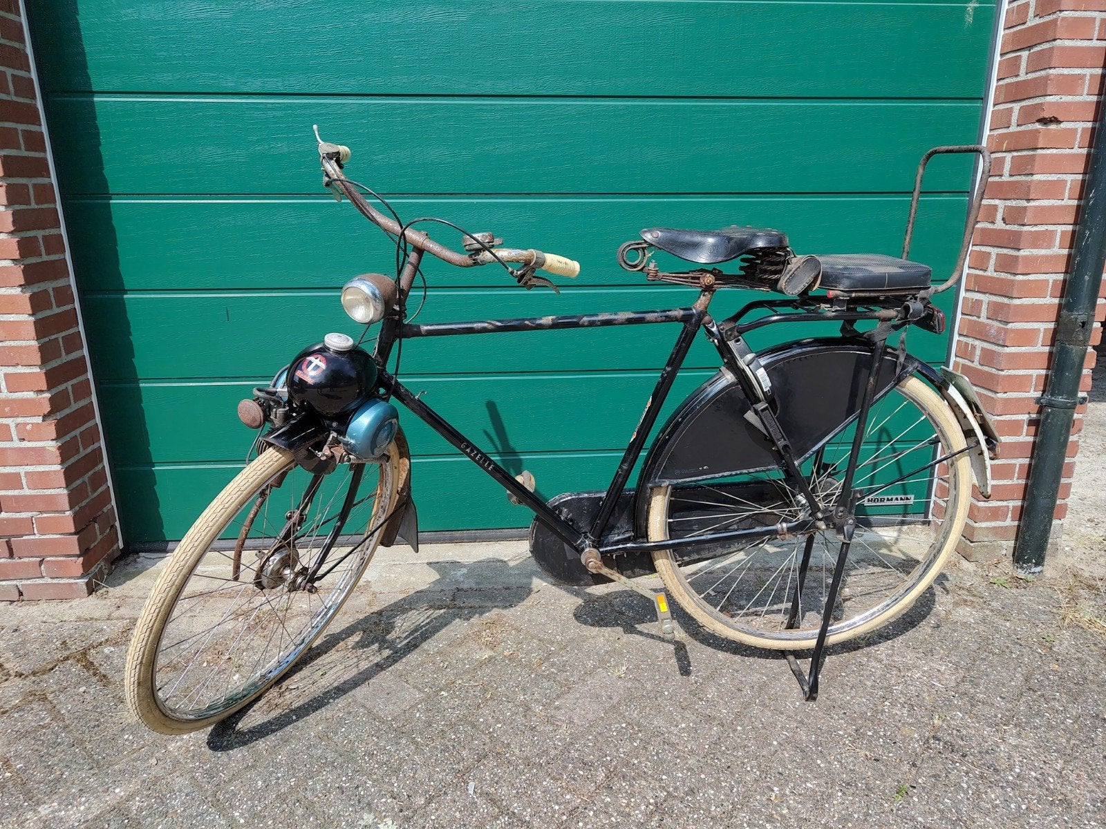 Berini Eitje, Ophalen, Berini, Jaren '40, 59 cm of meer
