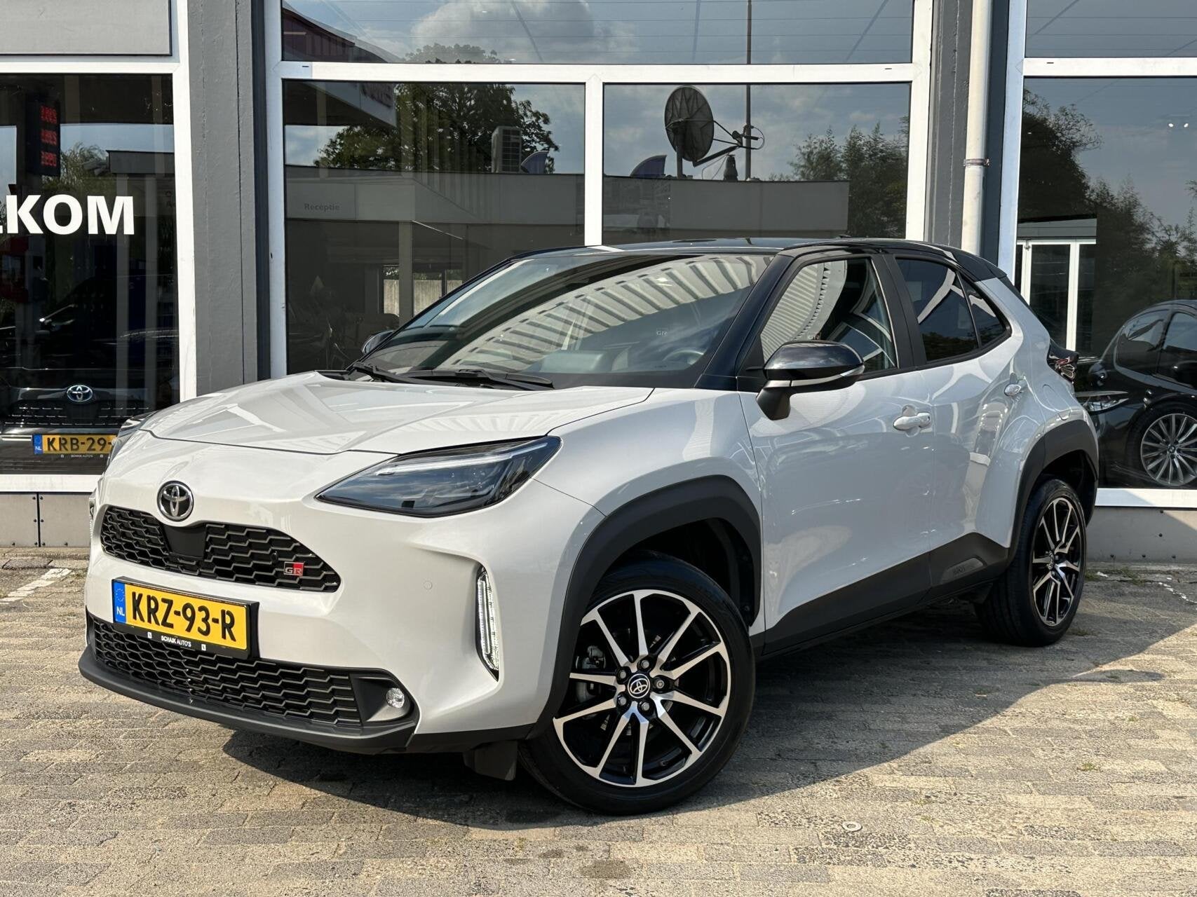 Toyota Yaris Cross 1.5 Hybrid GR Sport|Pano|HUD|Krijt Grijs, Auto's, Dealer onderhouden, Gebruikt, Adaptive Cruise Control, Wit