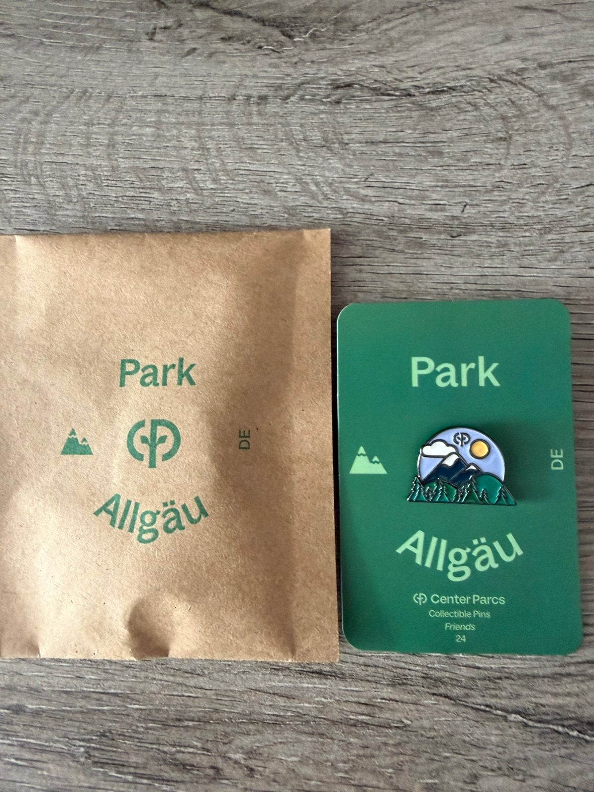 Center parcs friends pin allgau, Verzamelen, Speldjes, Pins en Buttons, Ophalen of Verzenden