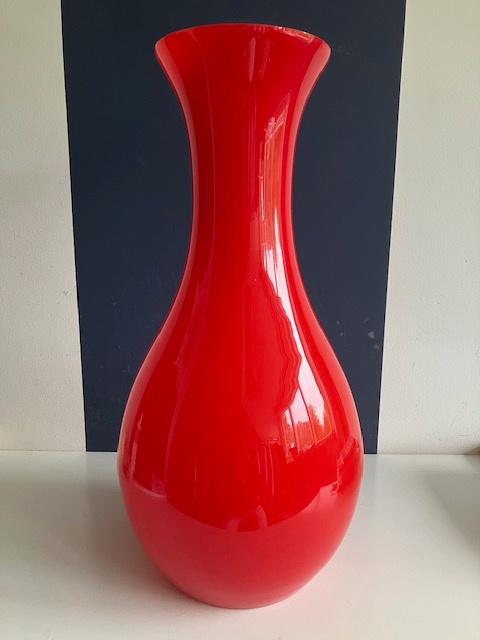 Grote rode vaas van glas, Ophalen, 50 tot 75 cm, Nieuw, Glas
