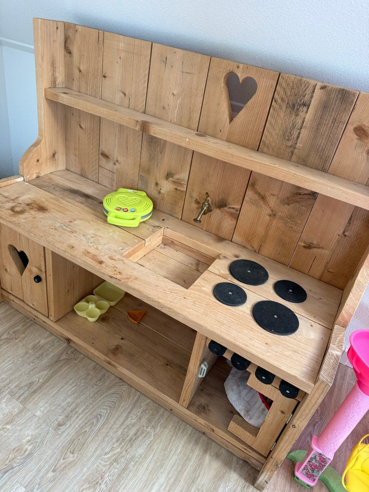 Houten kinderkeuken met hartjesuitsparing, Ophalen of Verzenden, Gebruikt
