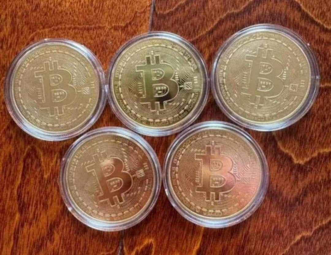 Vergulde ijzeren Bitcoin verzamelmunt / herdenkingsmunt., Ophalen of Verzenden, Overige waardes, Losse munt