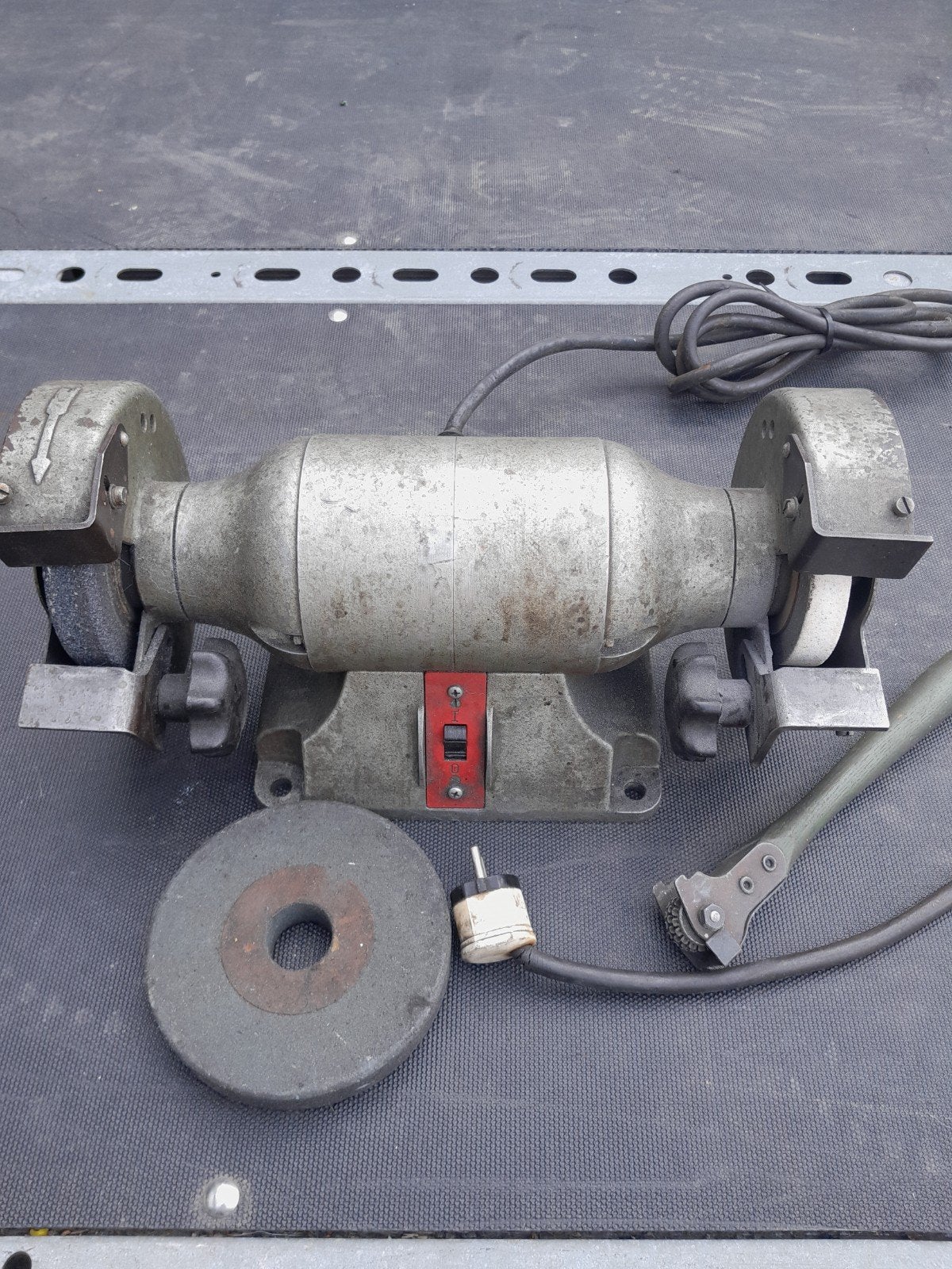 Slijpmachine ES 160 - 450W, 2800 U/min, Ophalen, Gebruikt, Minder dan 700 watt, Werkbankslijpmachine