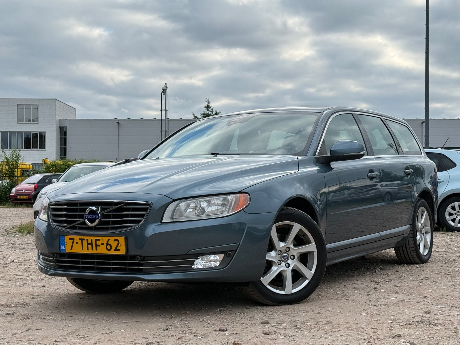 Volvo V70 1.6 T4 Nordic+/ AUTOMAAT/ LEDER/ LED, 4 cilinders, Blauw, 1600 kg, Onderhoudsboekje