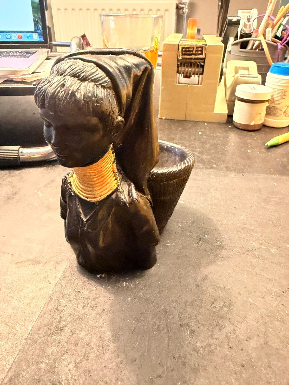 Vintage beeld Kayan vrouw met mandje, Verzamelen, Ophalen of Verzenden, Zo goed als nieuw, Mens