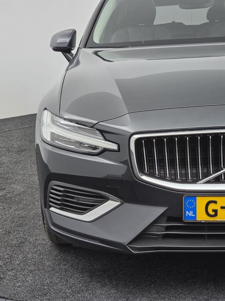 Volvo V60 T6 Twin Engine 340pk AWD Geartronic 2020 Grijs, Auto's, Automaat, Zwart, 4 cilinders, Vierwielaandrijving