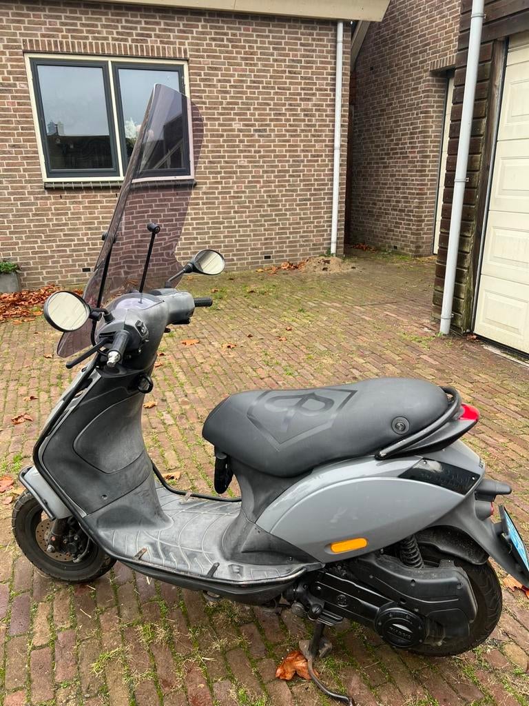 Piaggio Zip, Fietsen en Brommers, Scooters | Piaggio, Ophalen of Verzenden, Gebruikt, Benzine, Zip