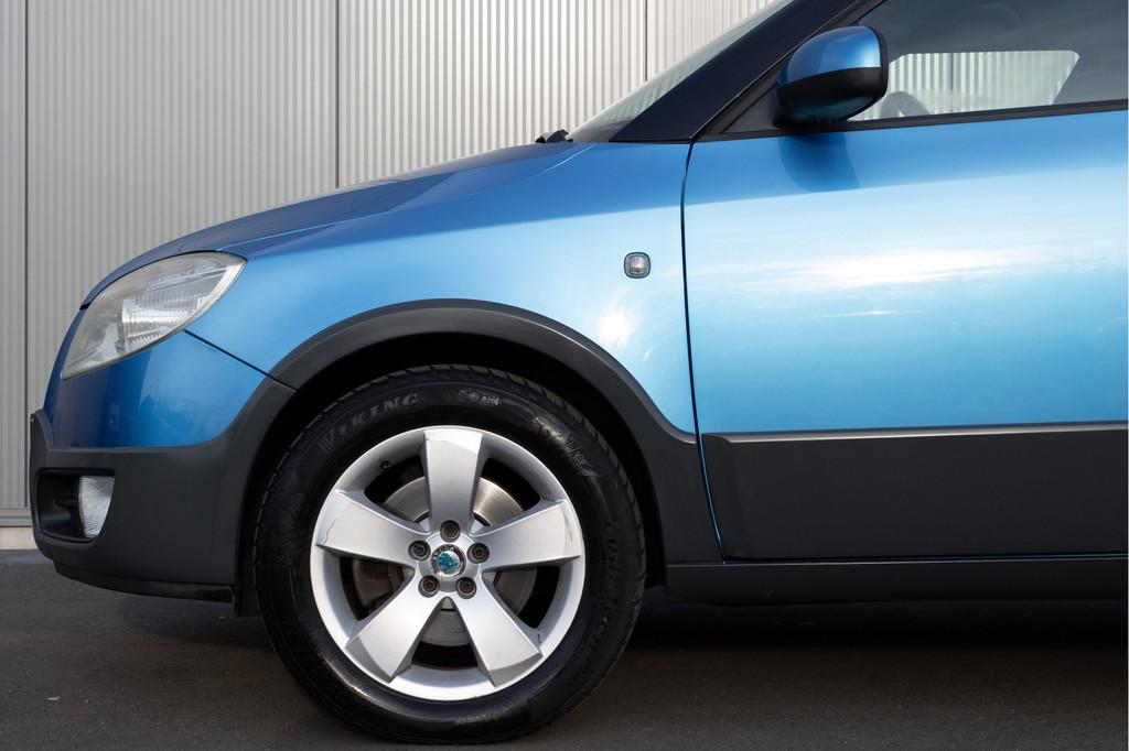 Skoda Roomster 1.6 | PANO | TREKHAAK | STOELVERWARMING, Gebruikt, Zwart, 4 cilinders, Blauw