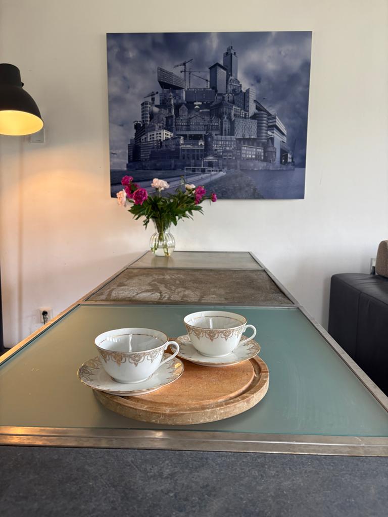 Unieke industriële tafel met metalen frame en stenen blad, Ophalen, Gebruikt, 50 tot 100 cm, Rechthoekig