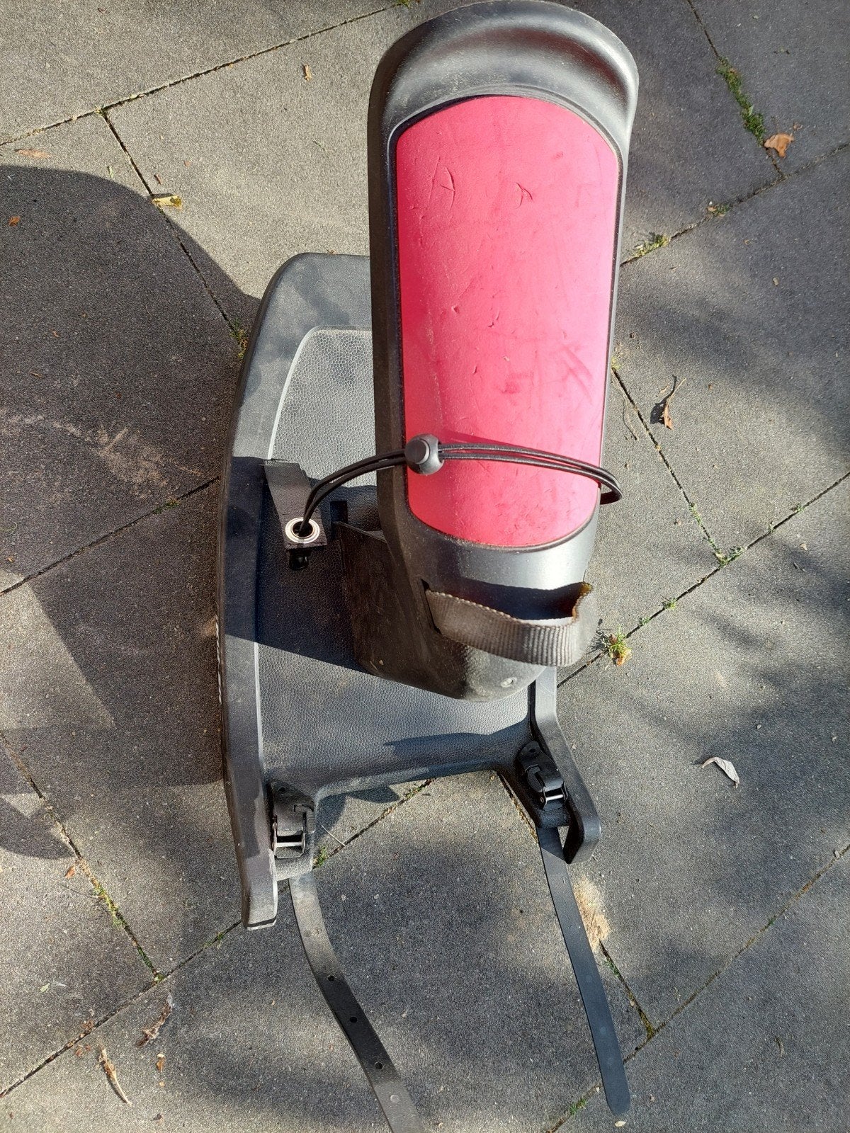 kid sit zitje voor aan een kinderwagen, Ophalen
