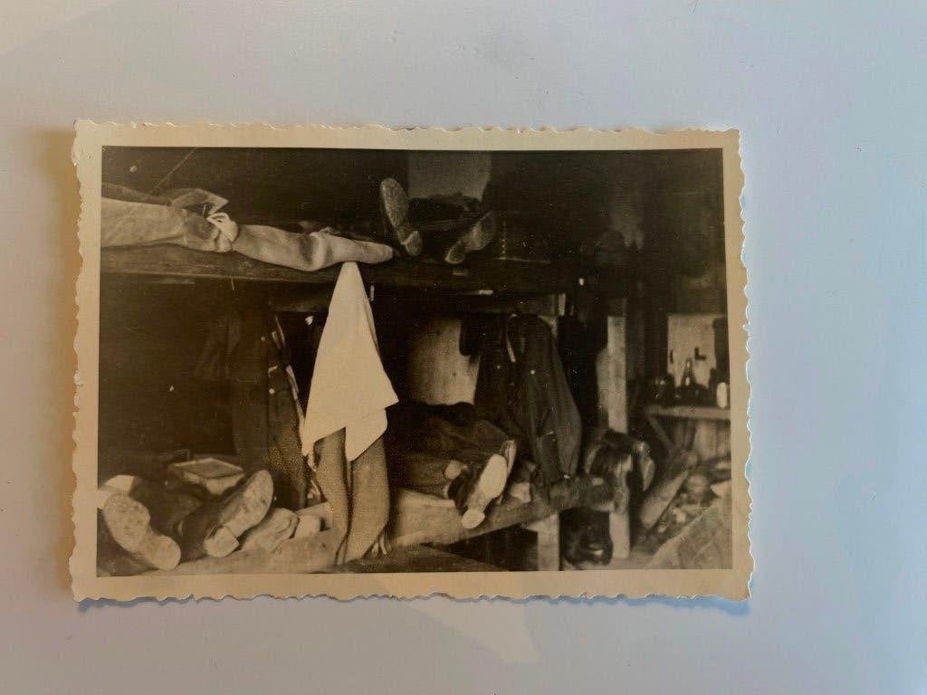 Originele WO2 Foto – Veldonderkomen / Baracke / Stubenleben, Ophalen of Verzenden, Nederland, Foto of Poster