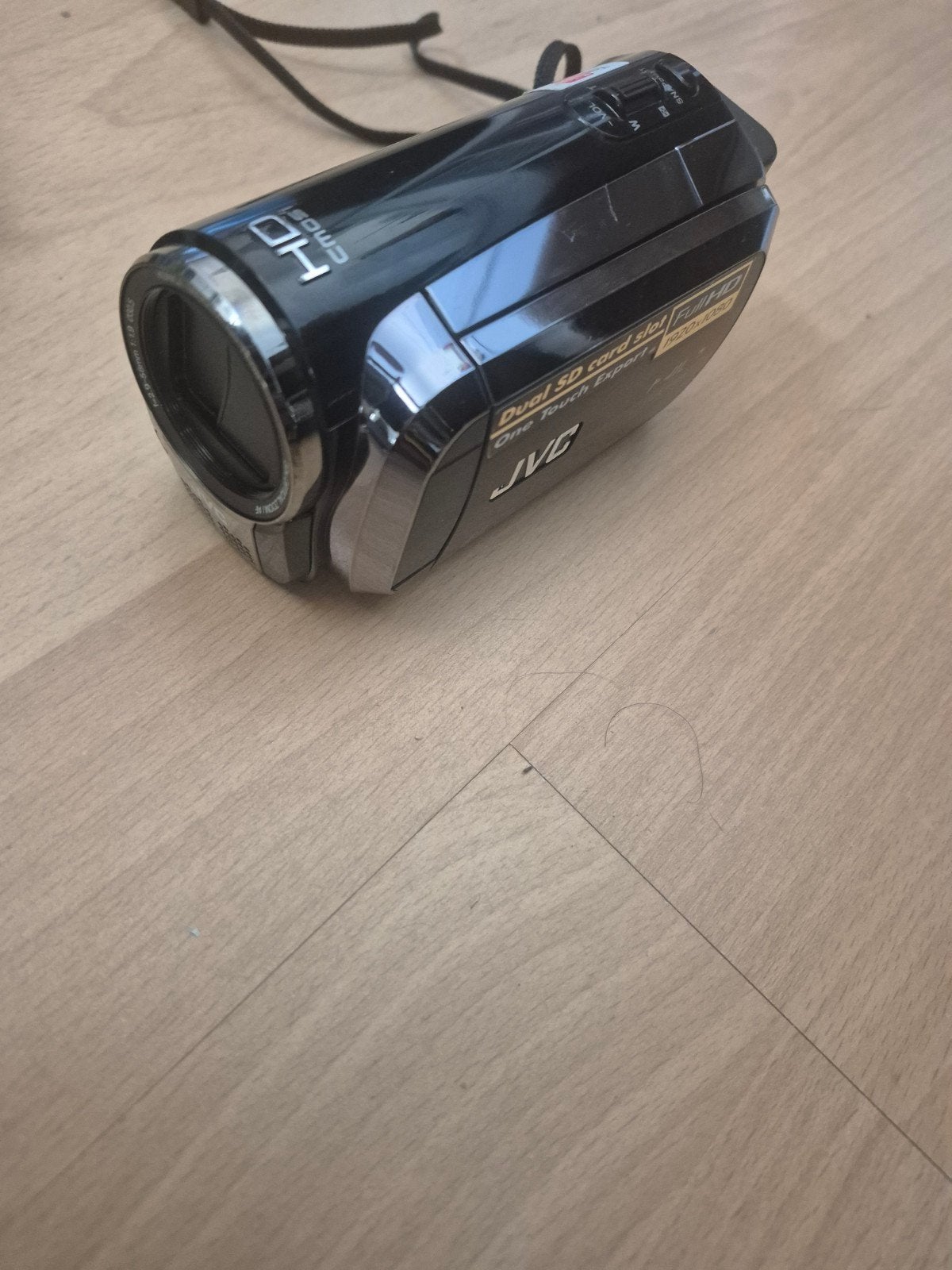 JVC GZ-HM200BE HD Camcorder met lader, Ophalen of Verzenden, JVC, 20x of meer