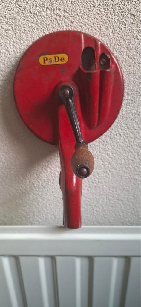 Vintage PeDe snijbonenmolen - Rood, Antiek en Kunst, Ophalen