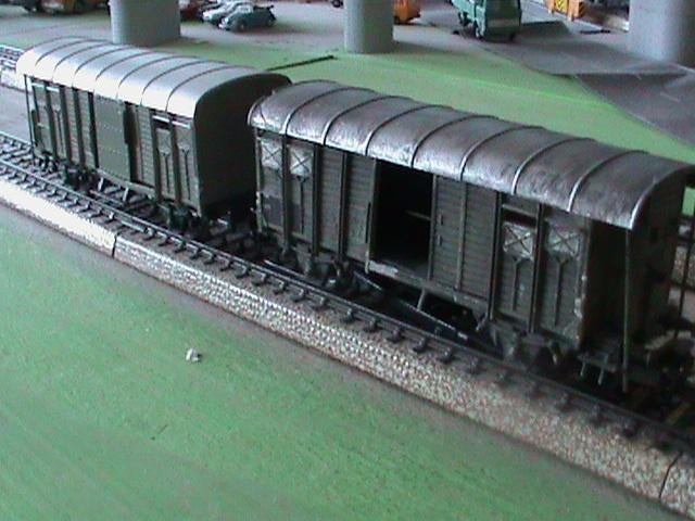 2 gesloten Märklin goederenwagens van SBB-CFF, Wisselstroom, Gebruikt, Wagon, Ophalen of Verzenden