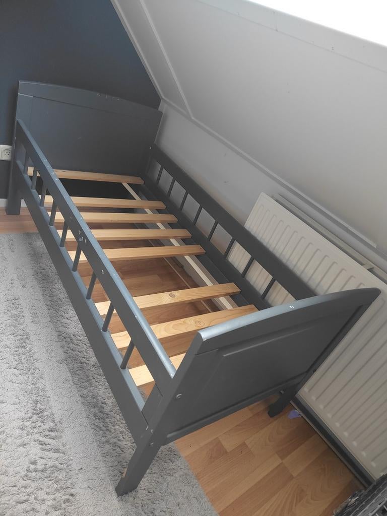 Antraciet peuter bed gratis, Gebruikt, 90 cm, Eenpersoons, Ophalen of Verzenden