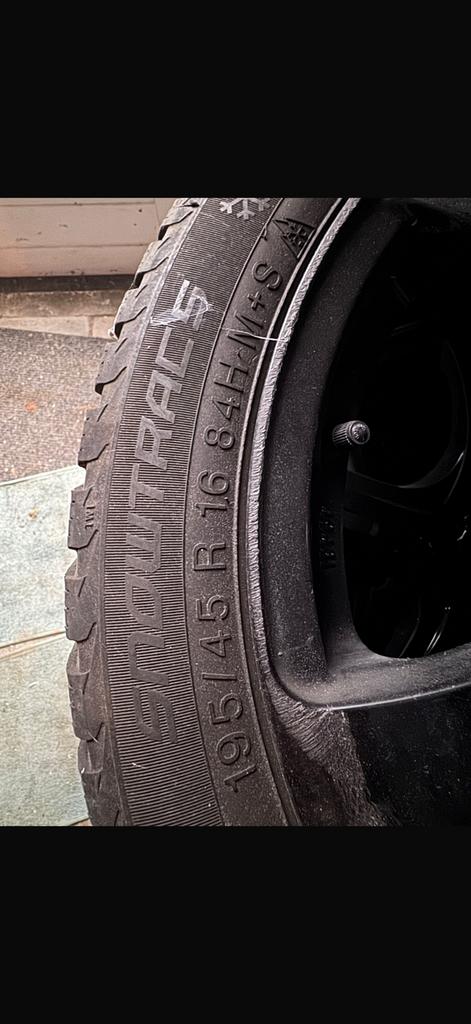 4x Snowtracks winterbanden goed profiel + standaard, Auto-onderdelen, Banden en Velgen, Ophalen, 16 inch, Winterbanden, Band(en)