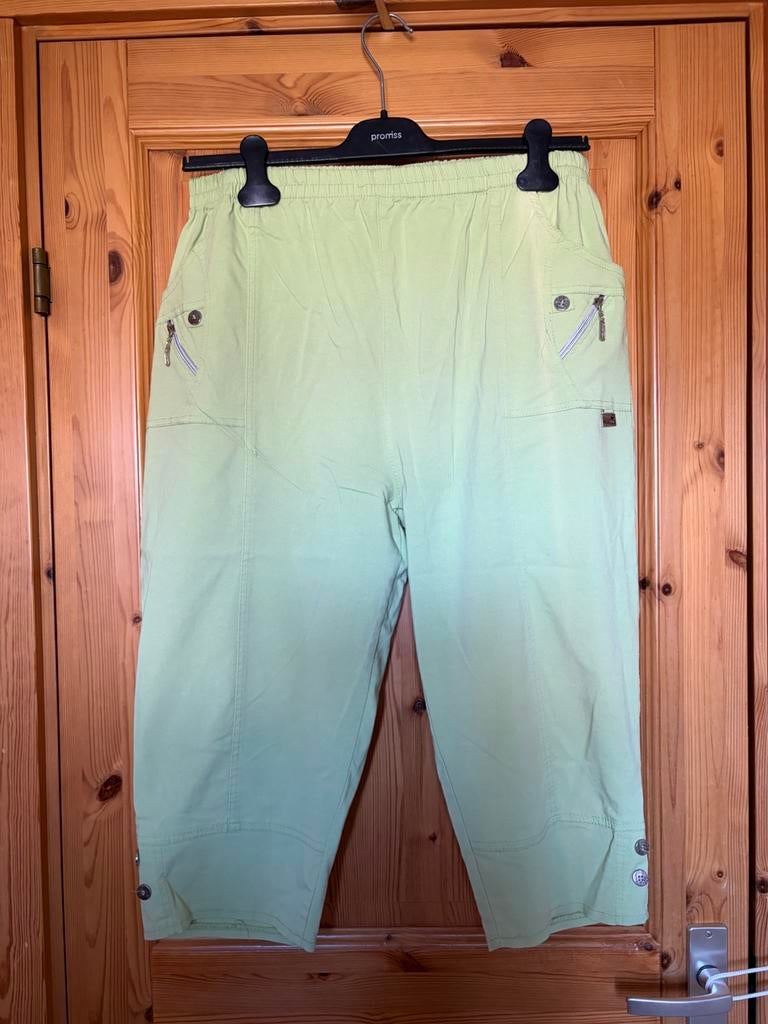 Broek capri groen elastiek taille 38/52 cherry berry, Maat 38/40 (M), Ophalen of Verzenden, Zo goed als nieuw, Driekwart