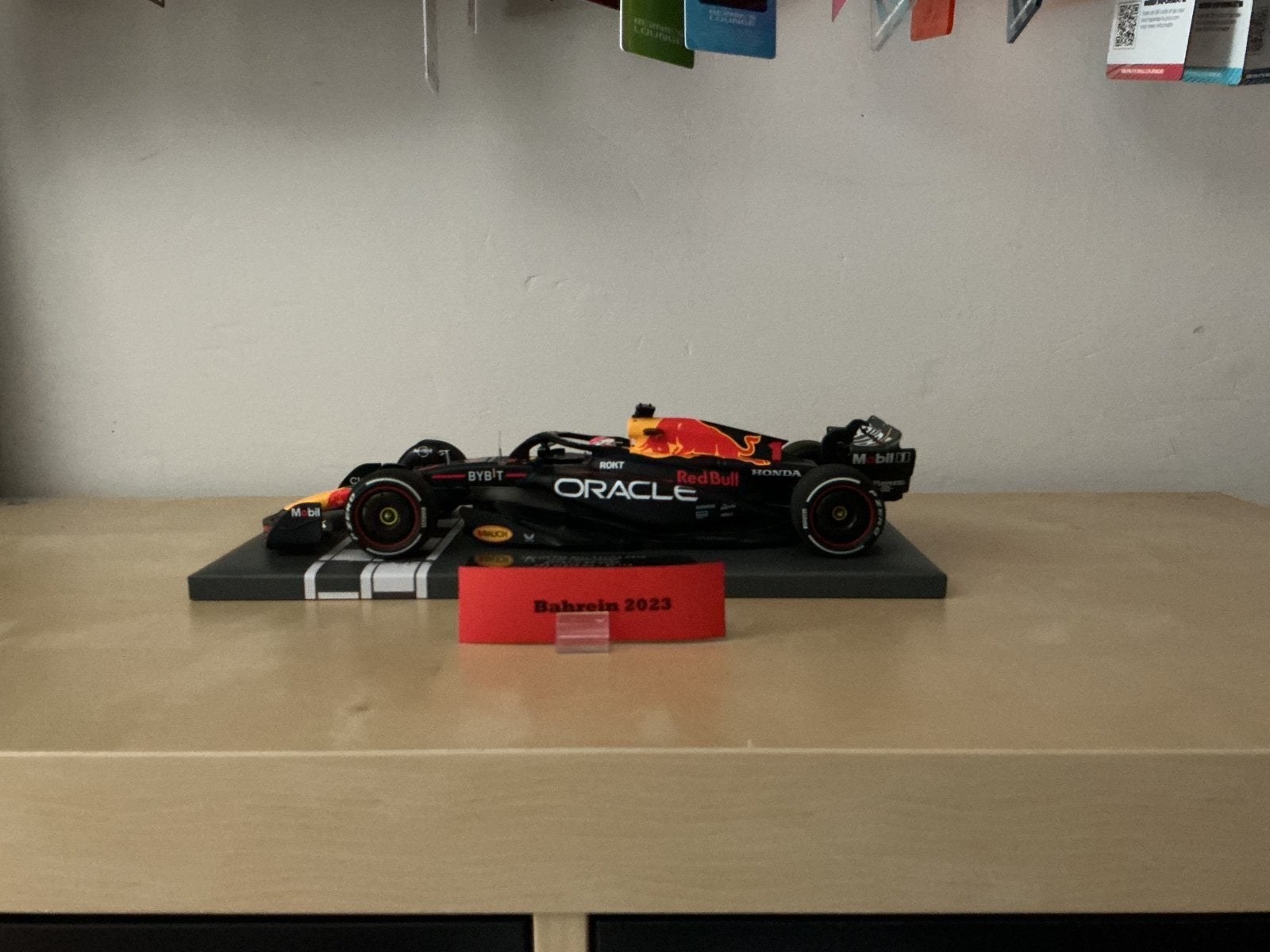 Max Verstappen auto 1:18 Bahrein 2023, Ophalen of Verzenden, Zo goed als nieuw, MiniChamps