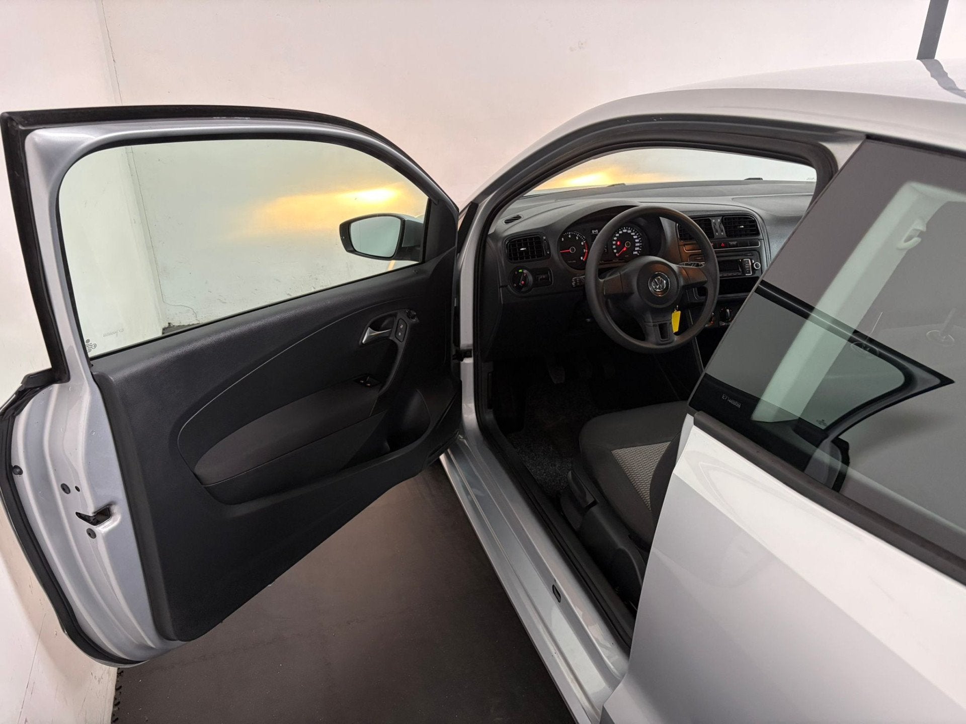 Volkswagen Polo 1.2 Easyline. APK 03-2027! (bj 2013), Auto's, Voorwielaandrijving, Euro 5, 967 kg, 60 pk