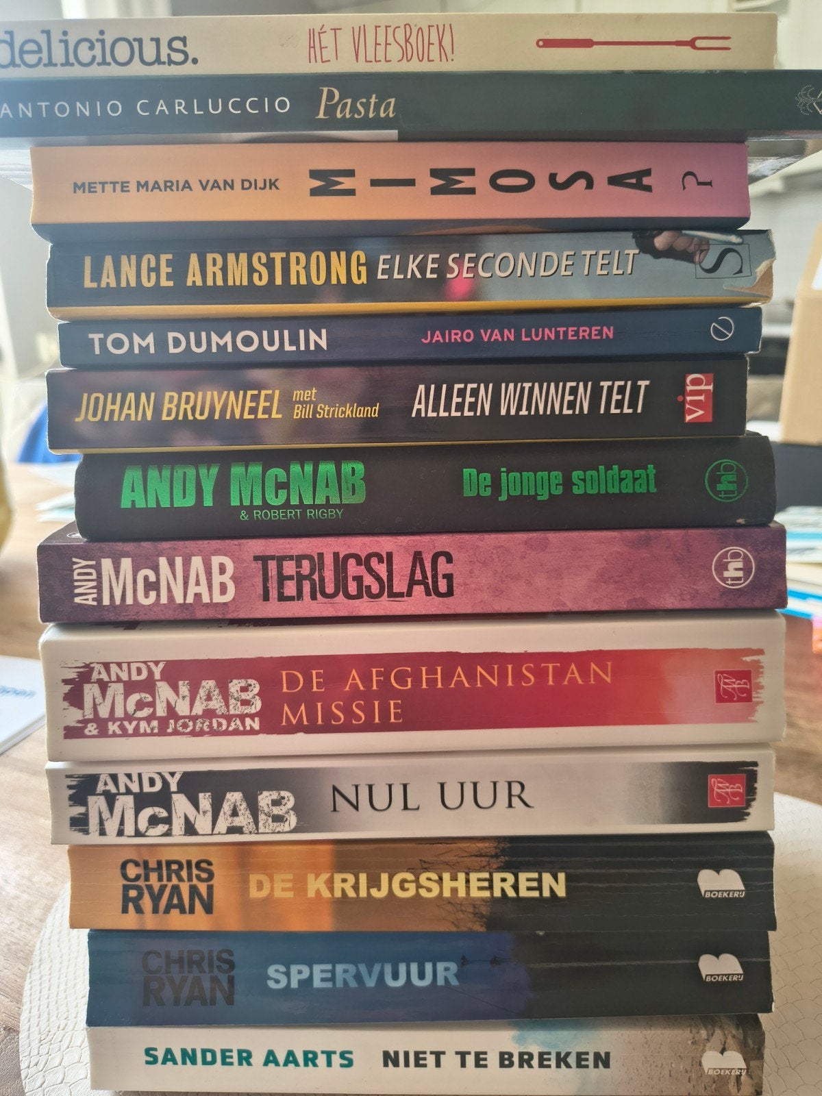 boekenkast opruiming. verschillde schrijvers en titels., Boeken, Ophalen of Verzenden, Zo goed als nieuw