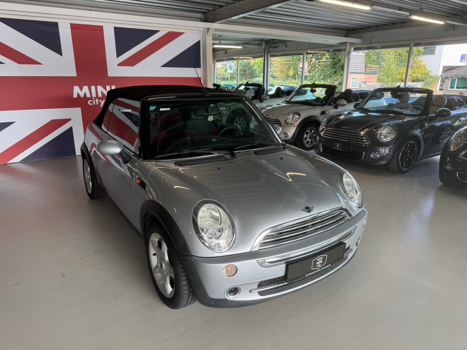 Mini 1.6 16V Cooper Cabrio 2004 Grijs ( 3 MAANDEN GARANTIE ), Auto's, Voorwielaandrijving, Zwart, 4 cilinders, Cabriolet