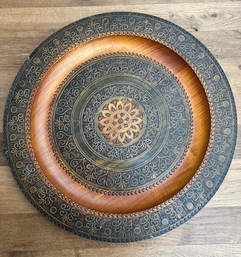 Unieke Mandalaschaal Tsjechië – Houtsnijwerk & Messing 67cm, Overige onderwerpen, Houtsnijwerk, Handgemaakt, Hout