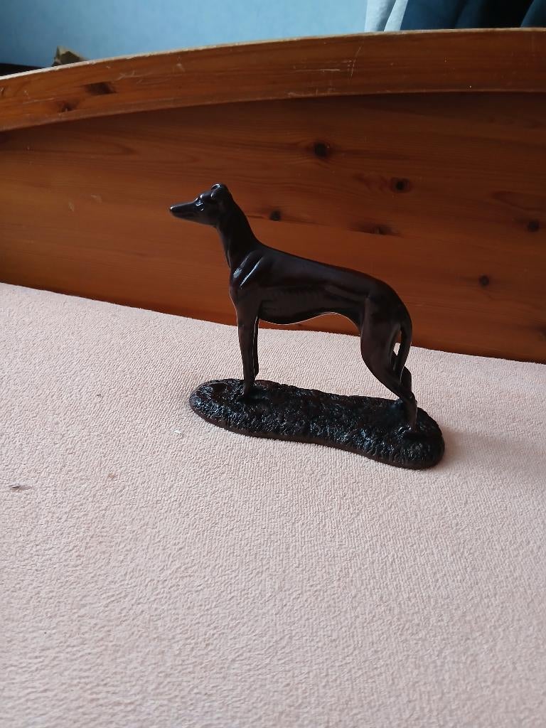 Re koop beeld van een Whippet van speksteen rood, Verzamelen, Ophalen of Verzenden, Nieuw, Dier