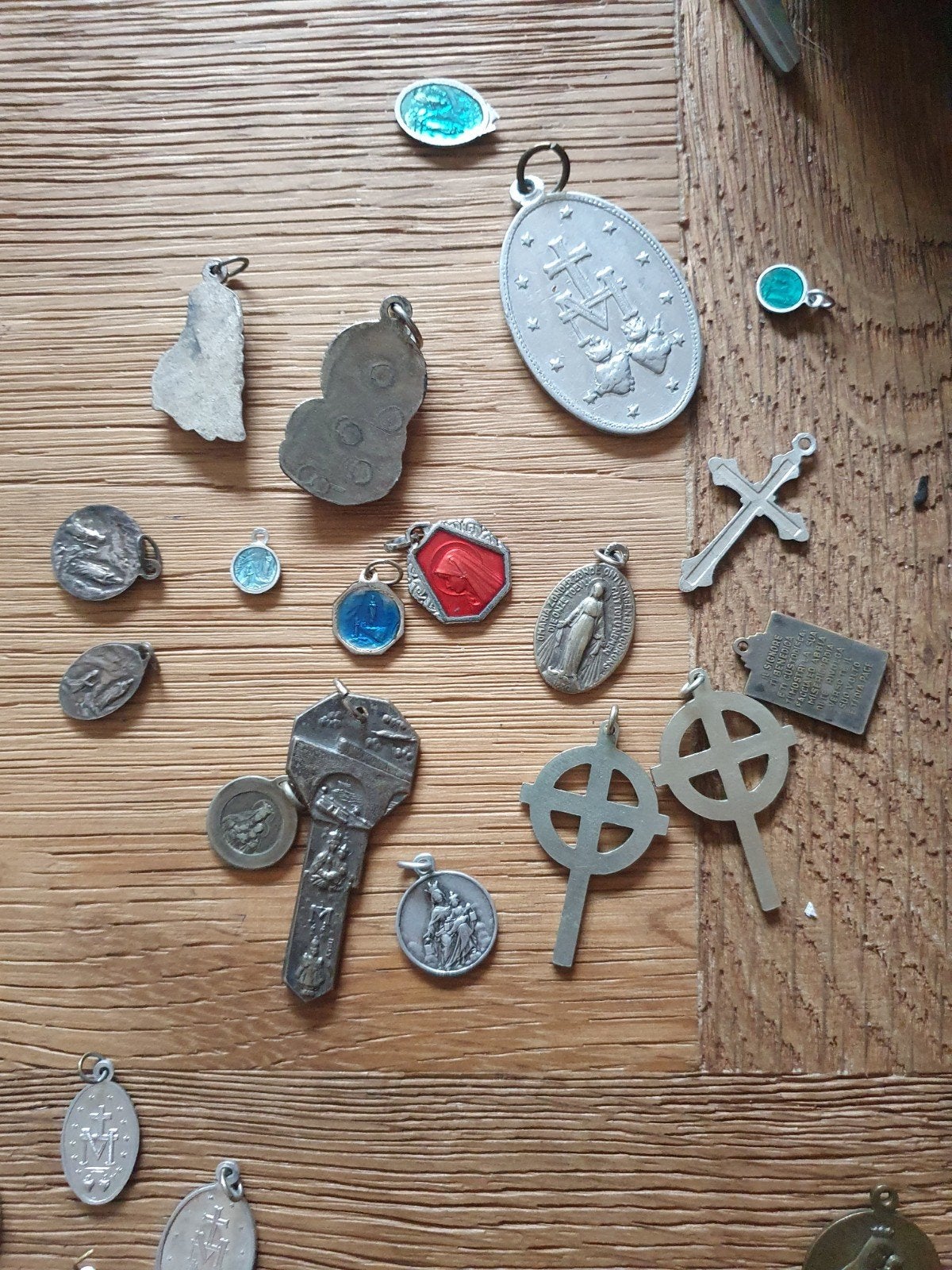 Collectie religieuze medailles en kruisjes, Ophalen of Verzenden