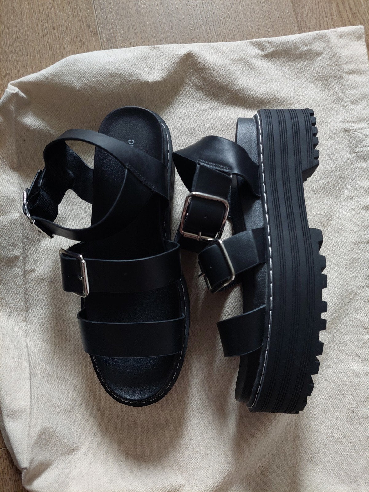 Nieuwe zwarte leren sandalen, H&M, Zwart, Nieuw, Sandalen of Muiltjes