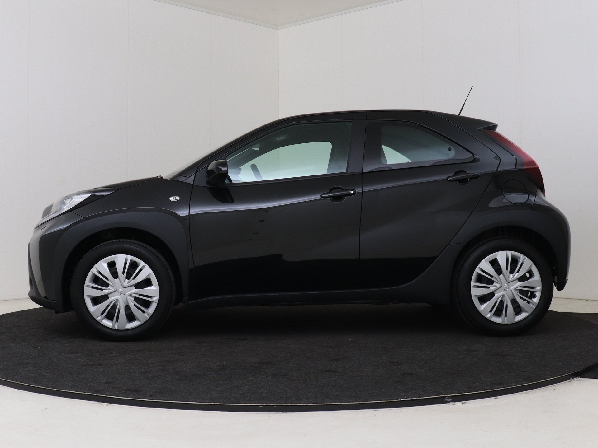 Toyota Aygo X 1.0 VVT-i MT Play (bj 2025), Auto's, 12 maanden, Stof, 920 kg, 4 stoelen