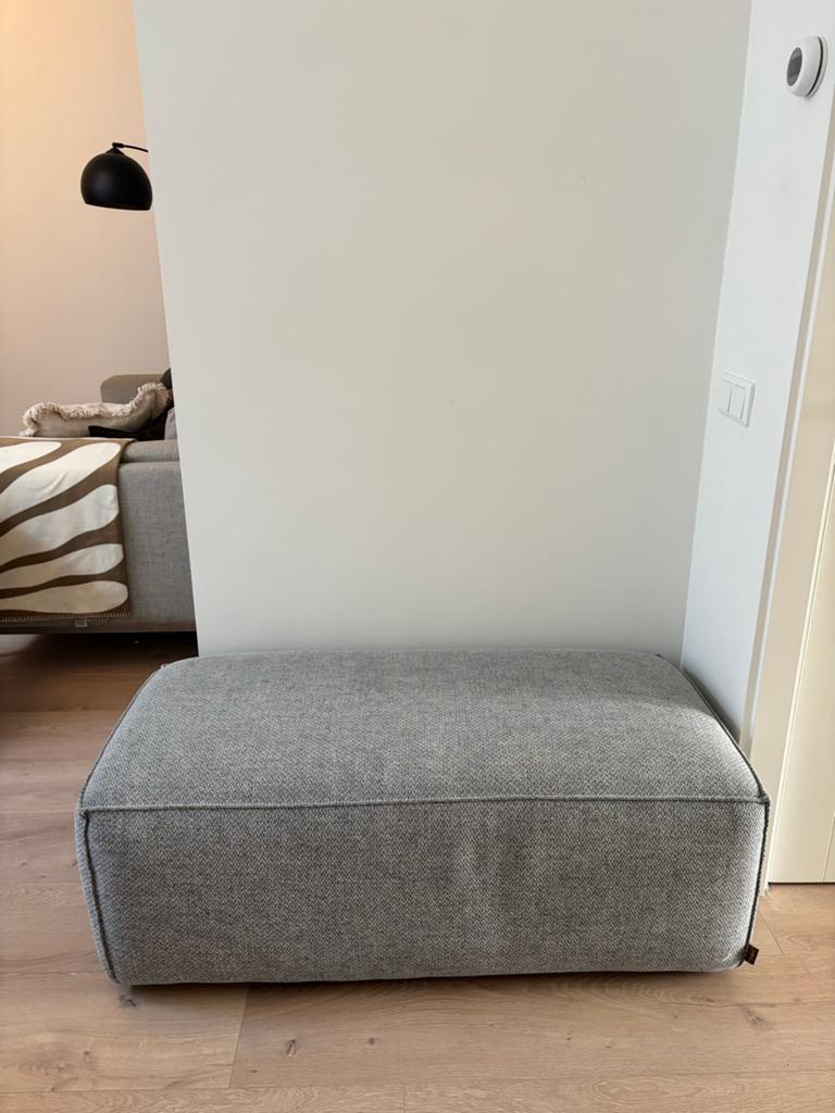 Mooie lichtgrijze Wood poef - Zo goed als nieuw, Ophalen, Minder dan 50 cm, Zo goed als nieuw, Stof