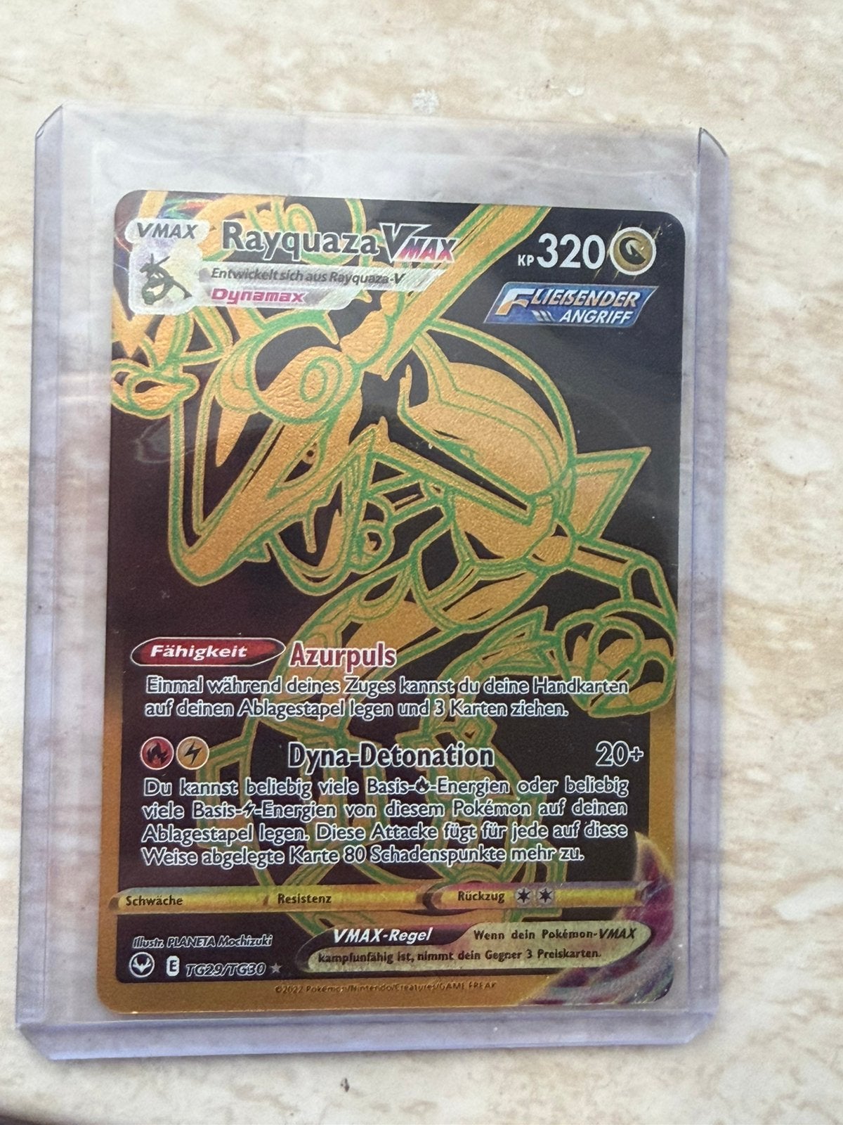 (German-card) Rayquaza VMAX (TG29), Hobby en Vrije tijd, Verzamelkaartspellen | Pokémon, Ophalen of Verzenden, Zo goed als nieuw