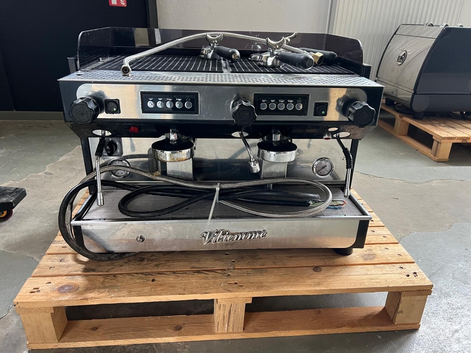 Vibiemme 2-groeps espressomachine - Volledig nagekeken, Witgoed en Apparatuur, Stoompijpje, Gebruikt, Espresso apparaat, 10 kopjes of meer