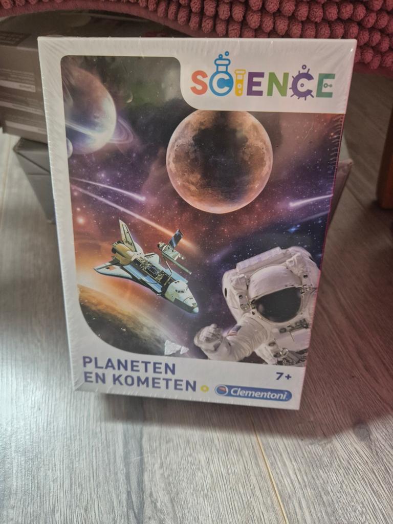 Planeten en kometen maken, Ophalen, Nieuw