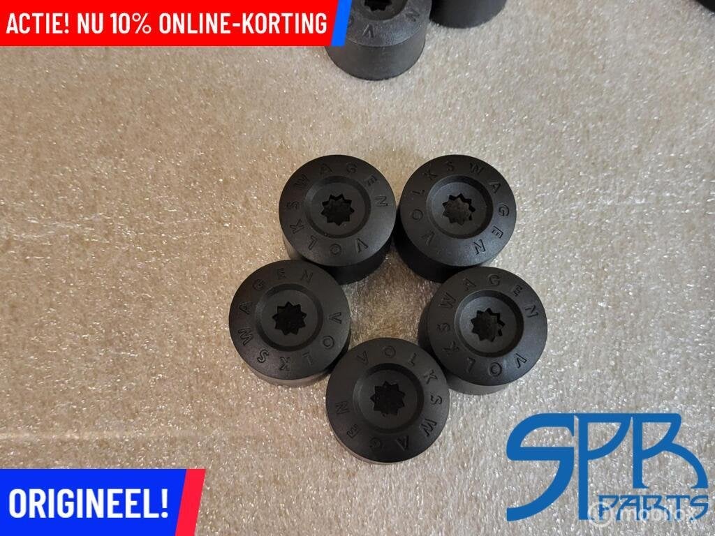 ORIGINELE NIEUWE VW WIELBOUTDOPPEN SET ZWART GOLF POLO 03-26, VOLKSWAGEN, Volkswagen, Nieuw, Ophalen of Verzenden