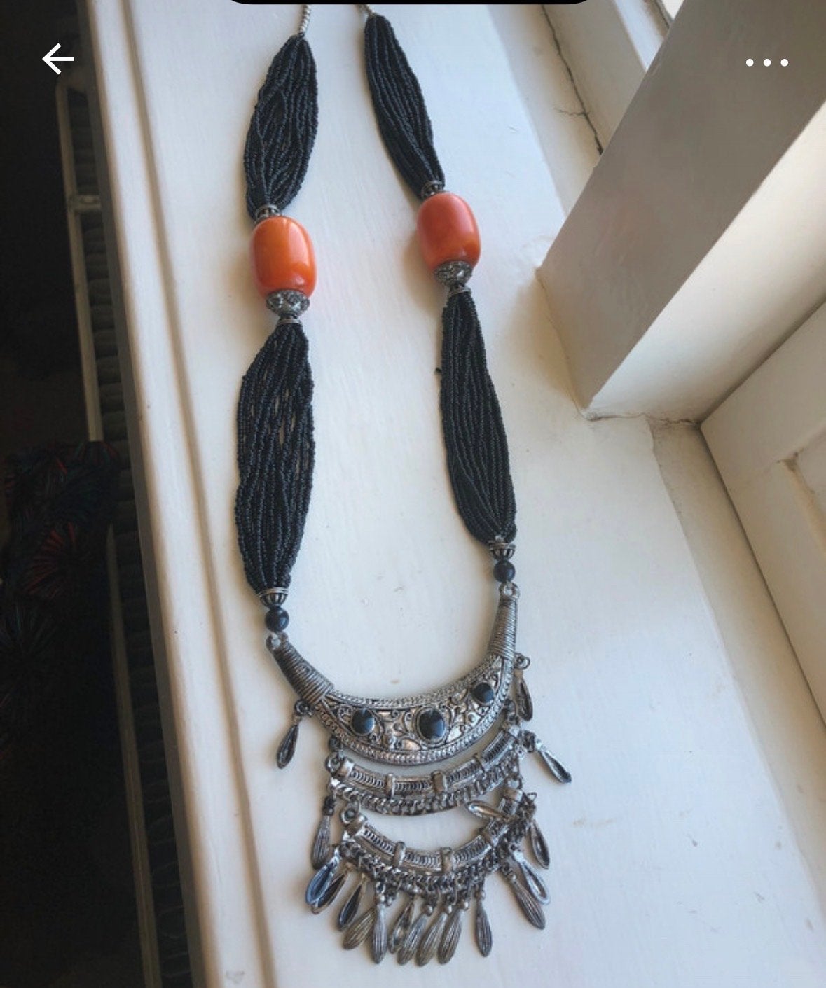 Unieke ketting met oranje kralen en zilverkleurige hanger, Ophalen, Zwart, Zo goed als nieuw, Overige materialen