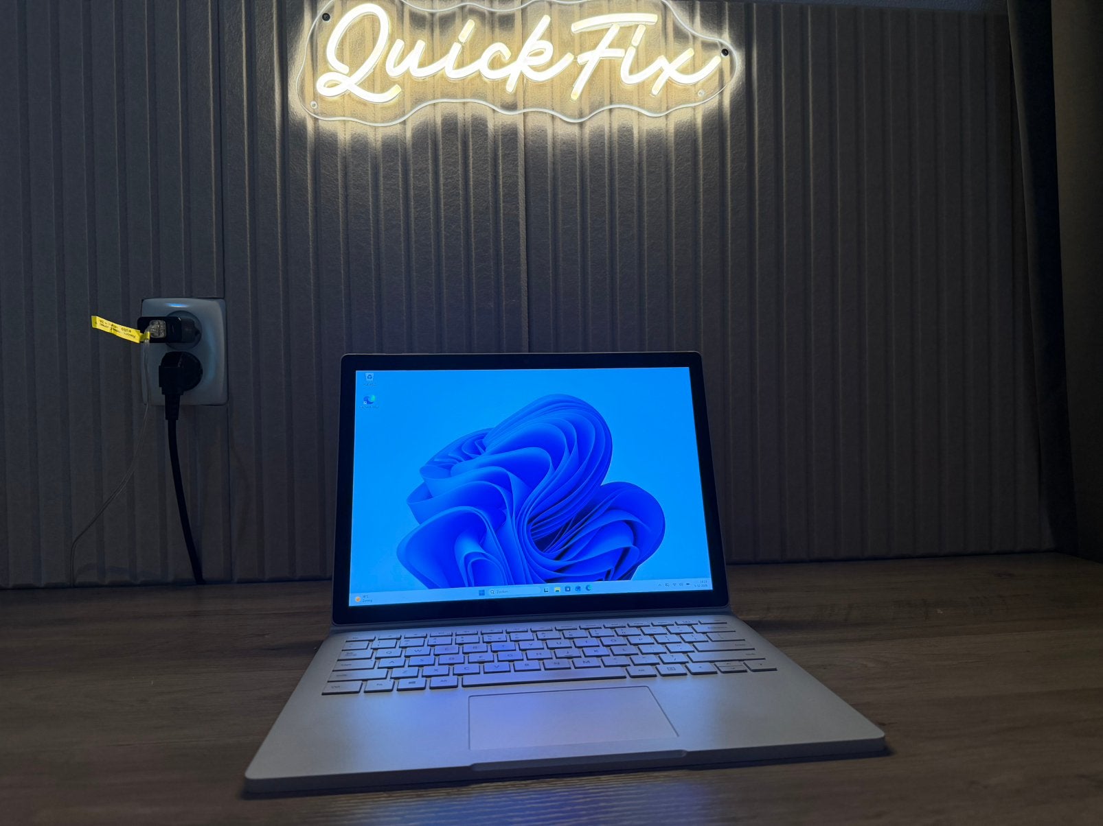 Microsoft Surface Book 2 i7 8GB RAM 256GB GTX 1050 (2-in-1), Computers en Software, 2 tot 3 Ghz, Qwerty, ., 8 GB