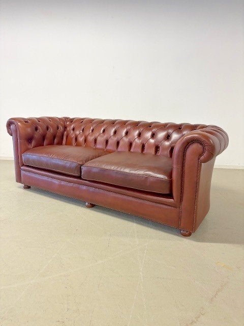 Zeer mooie, doorleefde Chesterfield bank (214 cm.), Ophalen, Gebruikt, Engels / Chesterfield / Klassiek, Leer