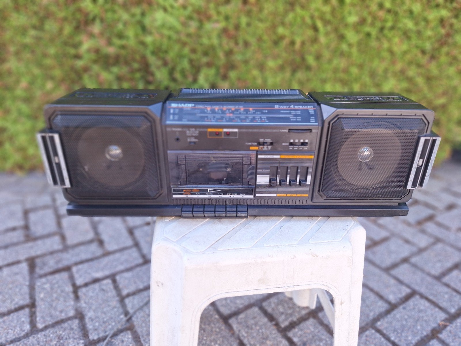 Oude jaren 70 80 draagbare Sharp stereo radio, Ophalen of Verzenden