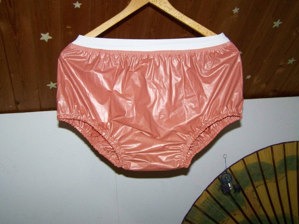 plastic broek kleur bruin maat 42, Verzenden, Zo goed als nieuw