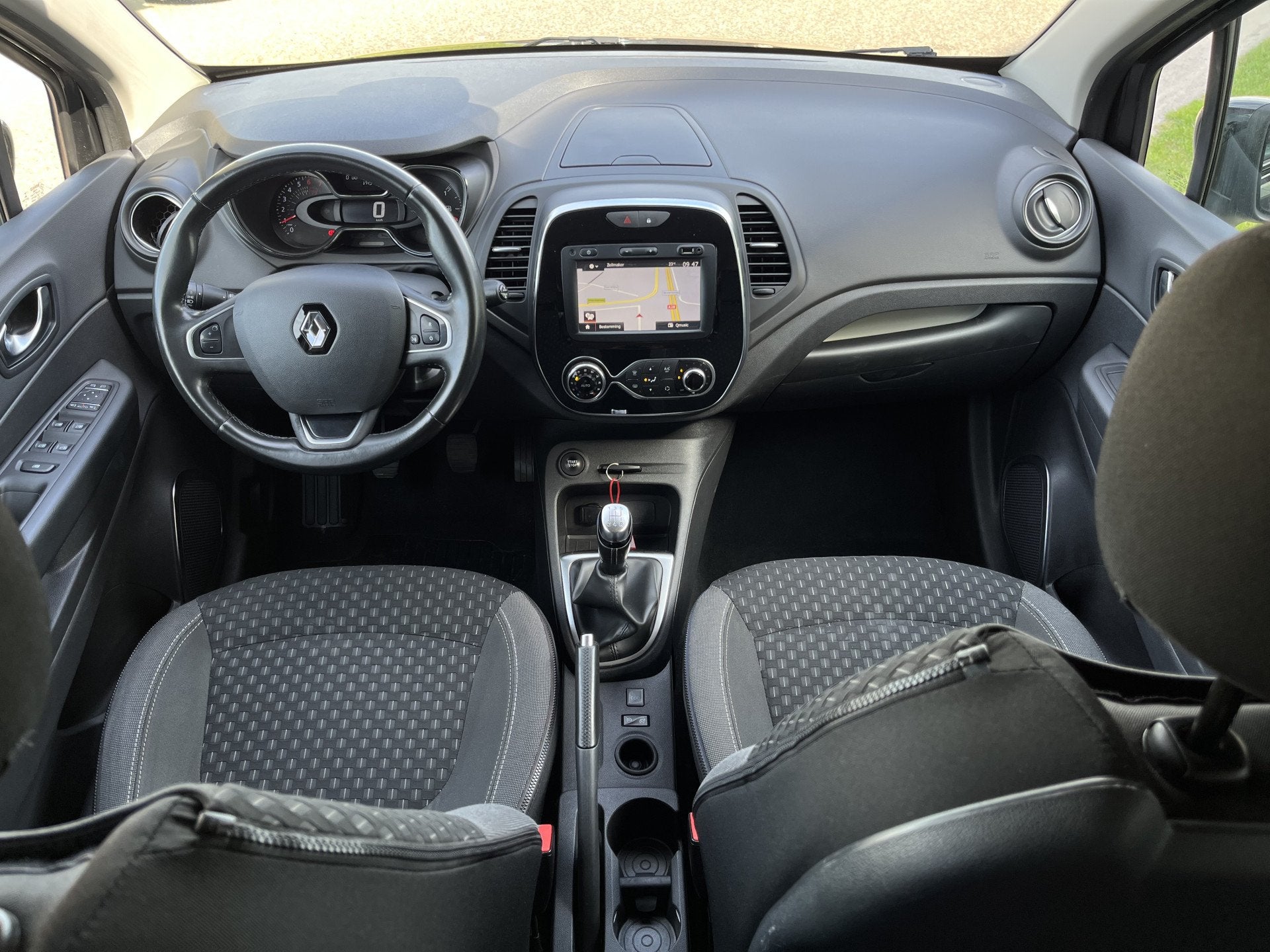 Renault Captur 0.9 TCe Intens / Keyless / Climate / Cruise /, Voorwielaandrijving, Stof, Gebruikt, 620 kg