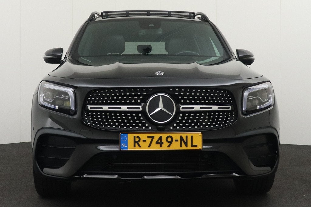 Mercedes-Benz GLB 200 AMG Night-Pack 7-Pers Pano-dak Carplay, Auto's, Mercedes-Benz, 4 cilinders, 7 stoelen, Zwart, Bedrijf