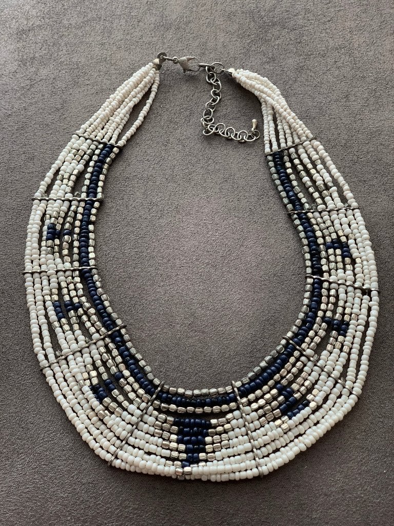 Boho Ibiza laagjes ketting necklace kraaltjes wit blauw 46cm, Blauw, Nieuw, Ophalen of Verzenden, Steen of Mineraal