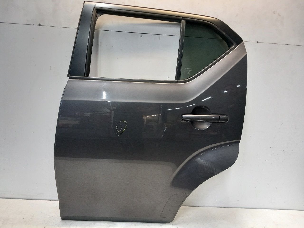 Portier links achter Suzuki Ignis, Onderdelen@venauto.nl, Van der Ven Autorecycling B.V., Gebruikt, Ettenseweg 76, 4706 PB Roosendaal, The Netherlands