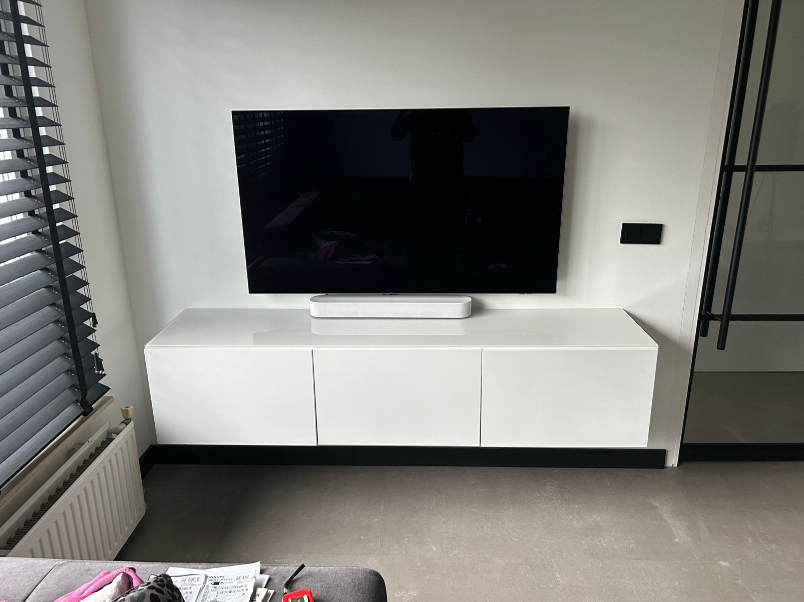 Tv meubel zwevend hoogglans met glasplaat, Ophalen, 150 tot 200 cm, Zo goed als nieuw, Minder dan 100 cm