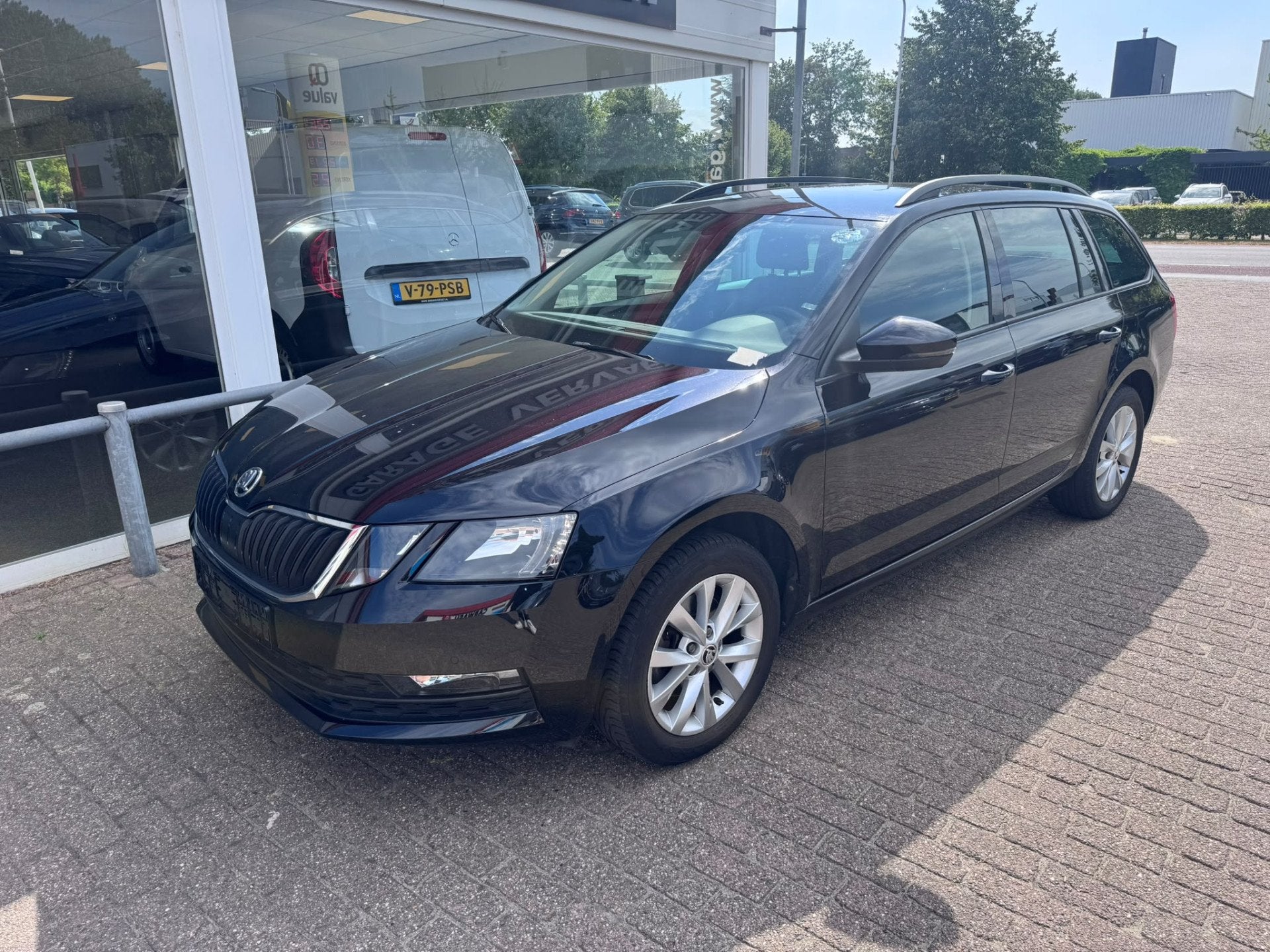 Skoda Octavia 1.5 TSI Greentech Ambition (bj 2020), Voorwielaandrijving, Stof, 150 pk, Zwart