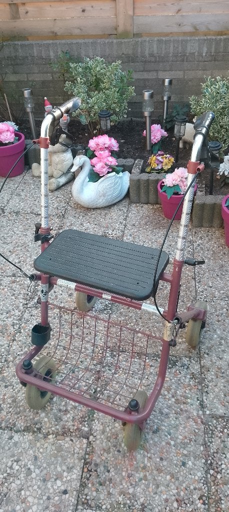 Rollator Roze, Ophalen, Gebruikt