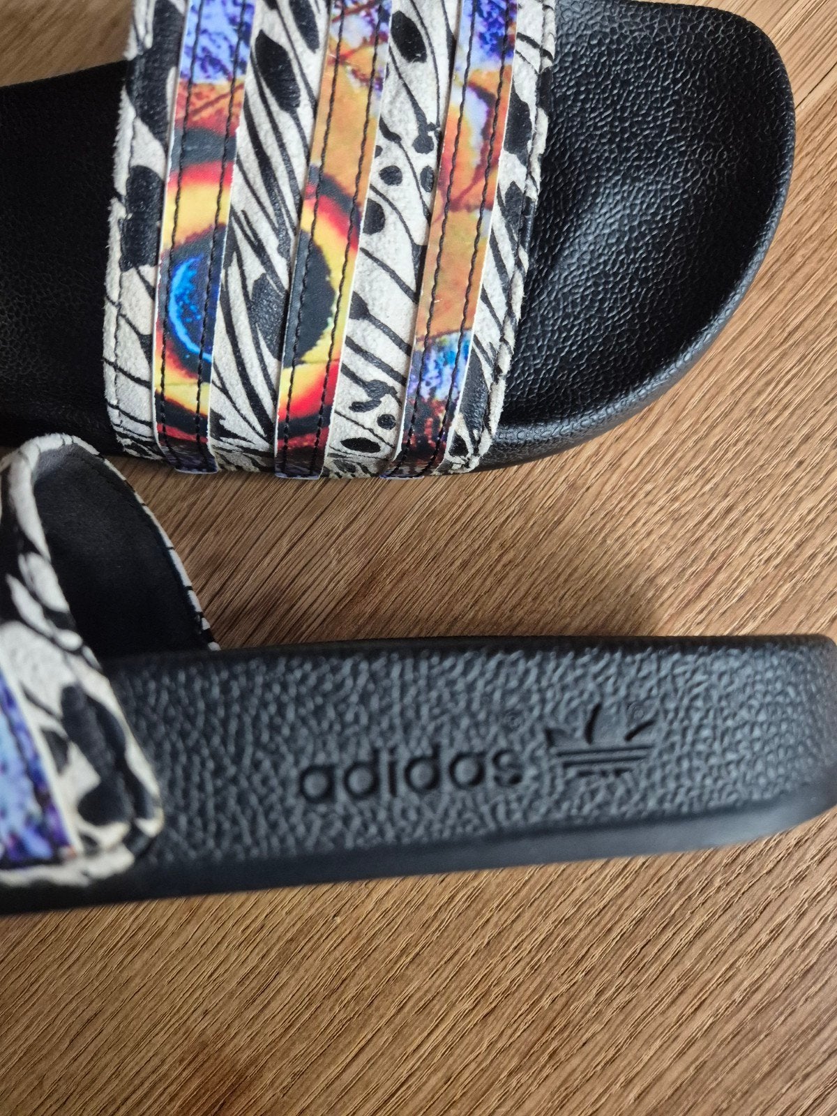 Slippers, Adidas, Ophalen of Verzenden, Zo goed als nieuw, Instappers