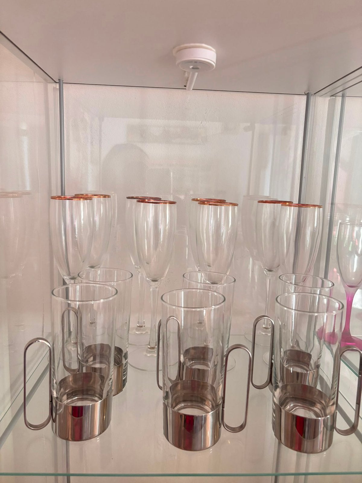 Set van 6 luxe glazen met zilverkleurige houders, Verzamelen, Glas en Borrelglaasjes, Ophalen, Zo goed als nieuw, Bierglas