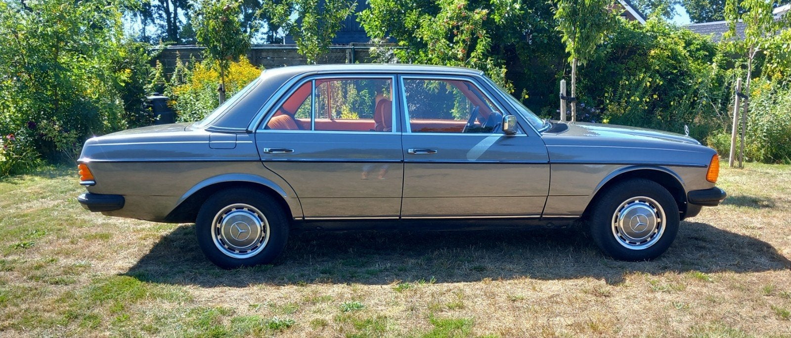 Mercedes 240d  1982, Ophalen, Mercedes-Benz, Sedan, Zilver of Grijs